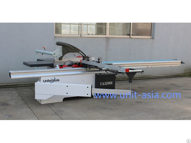 Panel Saw With Electric Tilting