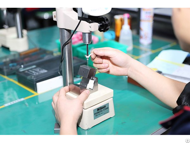 Highly Skilled Personnel In Precision Plastic Mold Parts Factory Yize