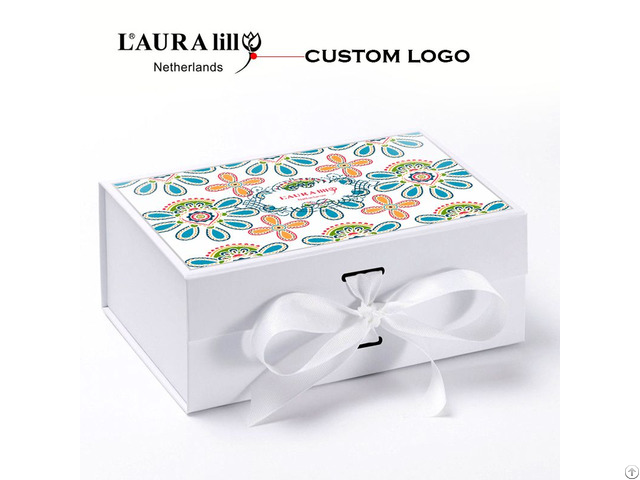 White Magnetic Closure Gift Box