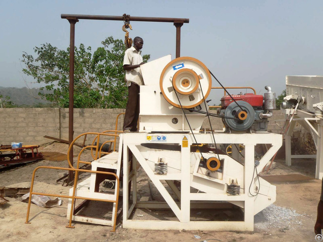 Mining Processing Crushing Equipment Stone Rock Ore Jaw Crusher