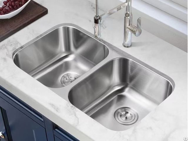 Stainless Steel Sinks Offer Versatile Options