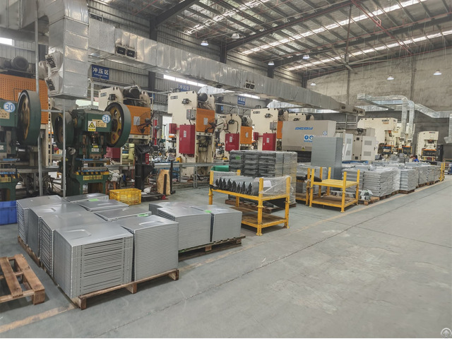 Stainless Kitchen Equipment And Fixtures