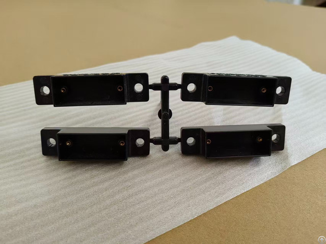 Plastic Injection Molding Part With Copper Helicoil
