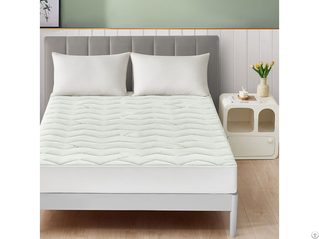 Wholesale Bamboo Waterproof Noiseless Breathable Cooling Mattress Protector