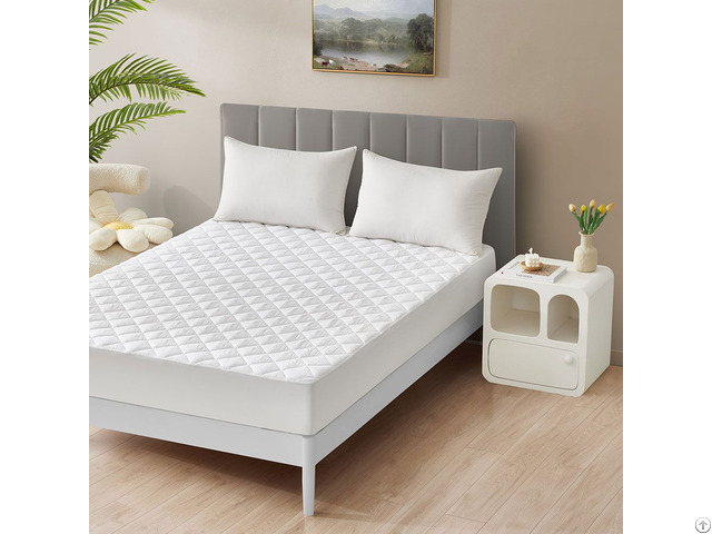 High Quality Waterproof 3 Layered Quilted Mattress Protector For Bed Use