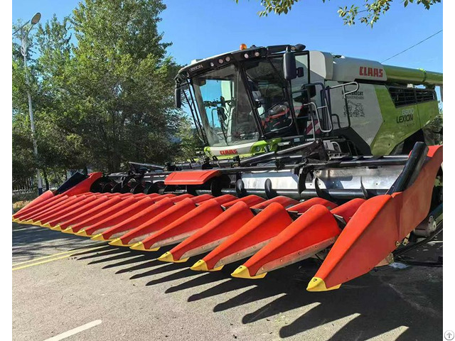 A Xwd 16 Row Corn Heads