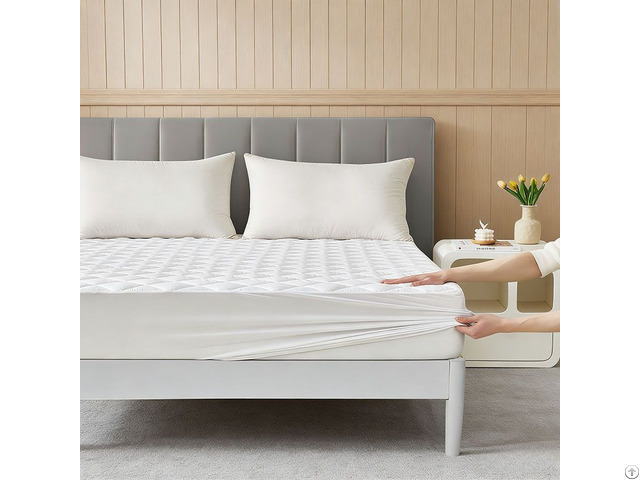 Hot Sale Soft Quilted Topper Cover Waterproof Mattress Protector With Elastic Straps