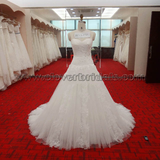 A Line Sweetheart Chapel Train Tulle Satin Wedding Wear