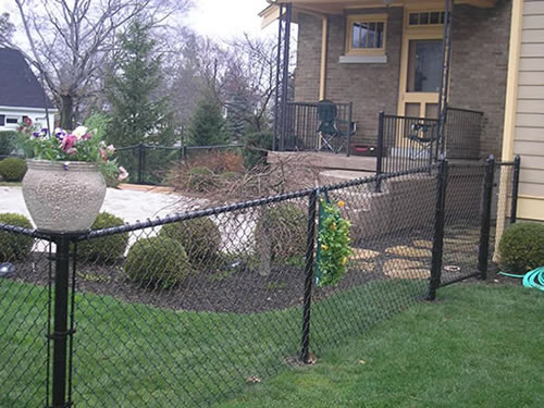 Black Chain Link Fence Ideal For Residential And Commercial Uses