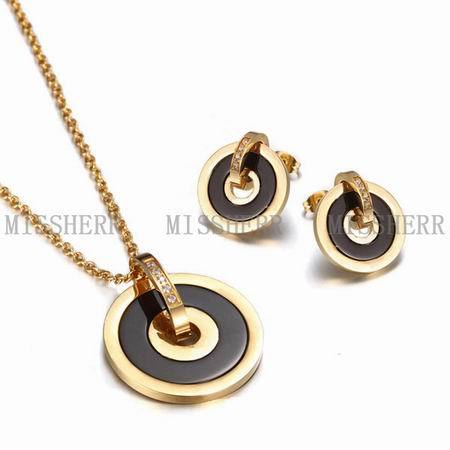 Statement Necklace Gold Circle Pendant